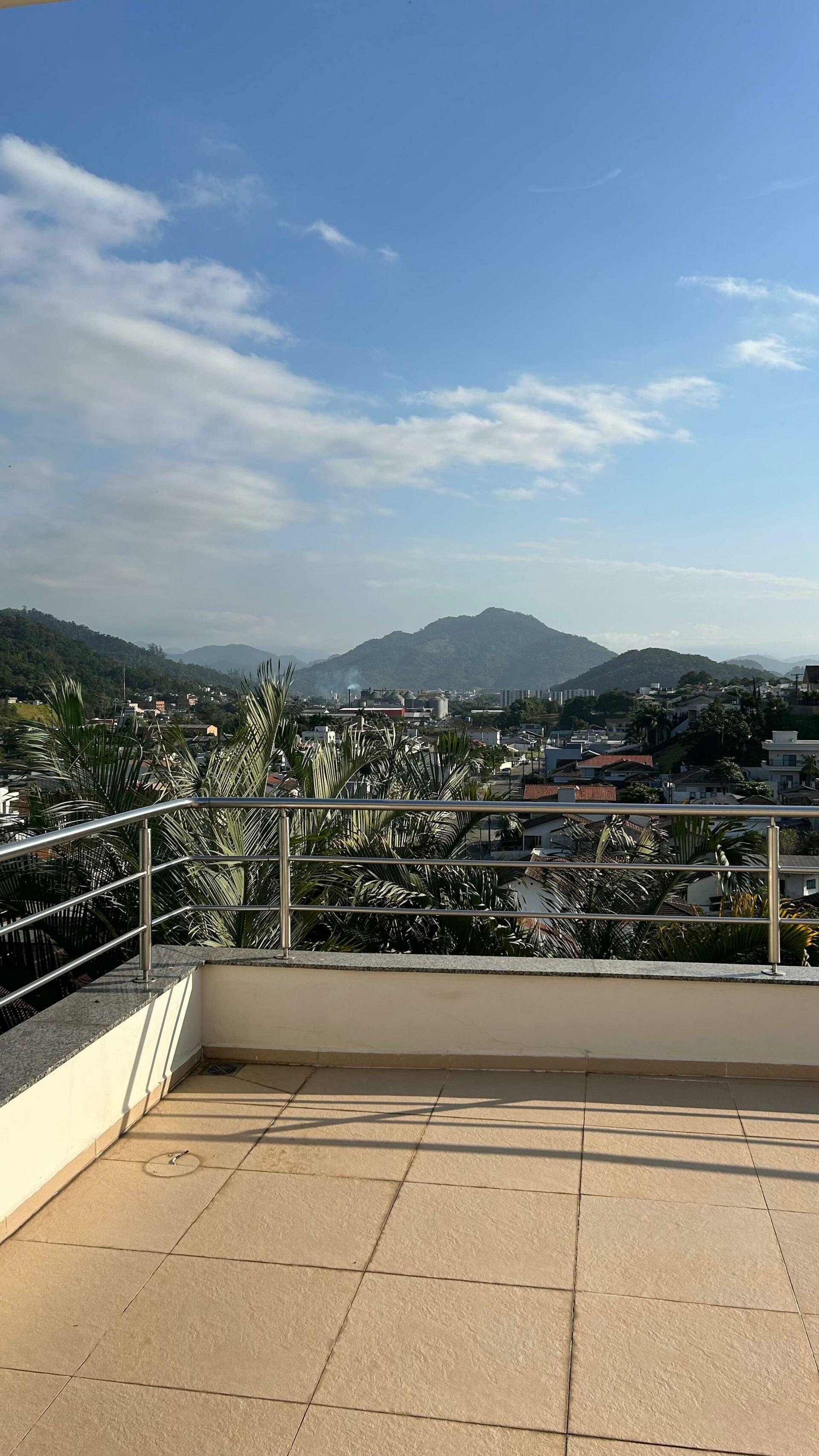 Imagem do Casa com piscina em condomínio Residencial  Fechado no bairro Jaraguá Esquerdo